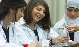 Risultato immagini per Women of Syrian Arab Republic