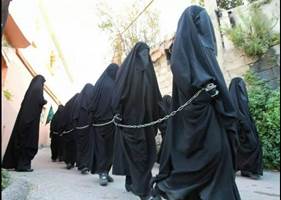 https://i0.wp.com/www.femaleworld.it/wp-content/uploads/2014/10/Isis-donne-rapite.jpg
