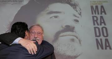 Gianni Min� e quella storica intervista a Maradona con lo sfondo sull�Italsider di Bagnoli