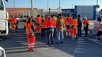 https://citynews-livornotoday.stgy.ovh/~media/horizontal-mid/7859962488835/sciopero-porto-livorno-2-2.jpg