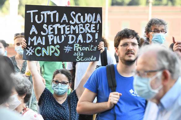 https://static.ilmanifesto.it/2020/06/26desk2-scuola-apertura-foto-aleandro-biagianti-firenze-23-scuola.jpg