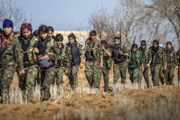 https://ilmanifesto.it/cms/wp-content/uploads/2015/01/26/27est2f01kurdi-kobane-marcia.jpg