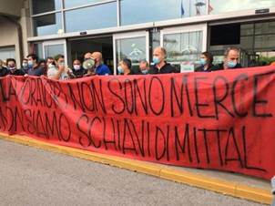 Ilva, a Genova operai in piazza per difendere il lavoro. La prima manifestazione della Fase 2 - la Repubblica