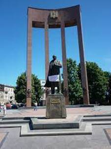 Monument to Stepan Bandera � Foto de Monument to Stepan Bandera, Lviv -  Tripadvisor