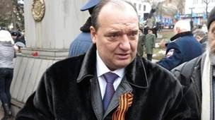 Alcalde de la ciudad oriental de Kreminna en el lado de Lugansk , Volodymyr Struk 