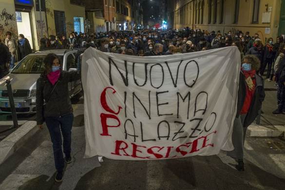 https://static.ilmanifesto.it/2020/11/26soc1-nel-testo-definiva-protesta-cinema-palazzo-foto-attilio-cristini.jpg