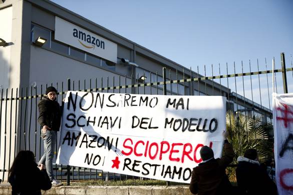 Un presidio durante lo sciopero Amazon