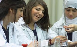 Risultato immagini per Women of Syrian Arab Republic