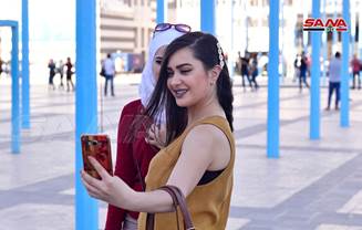 L'immagine può contenere: 1 persona, con sorriso, spazio all'aperto
