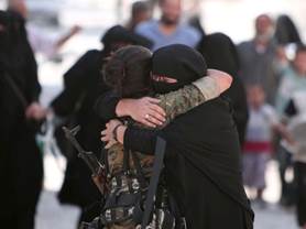 https://static.independent.co.uk/s3fs-public/thumbnails/image/2016/08/13/13/manbij-liberation-7.jpg