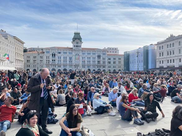 Trieste, manifestazione contro il Green Pass in Piazza Unit�