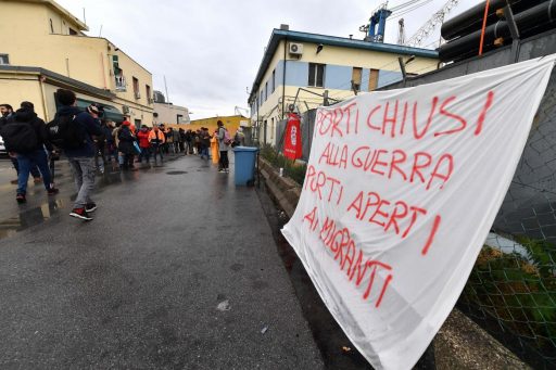 https://static.ilmanifesto.it/2019/05/21desk2f01-passante-pacifisti-genova-ansa-6-512x341.jpg