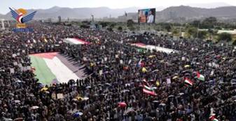Gli yemeniti sfidano il nemico sionista-americano schierandosi settimanalmente nelle piazze