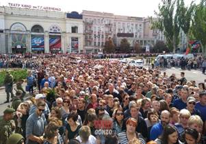 http://rusvesna.su/sites/default/files/proshchanie_s_zaharchenko_14.jpeg